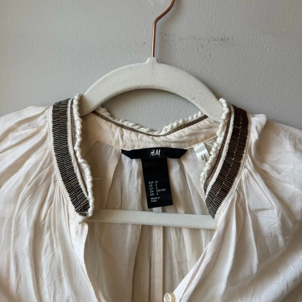 H&M Cream Button-Front Long-Sleeve Blouse with Trimmed Cuffs - Picture 4 of 4